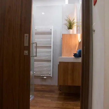 Premyslovska - 2 Bathrooms Apartment